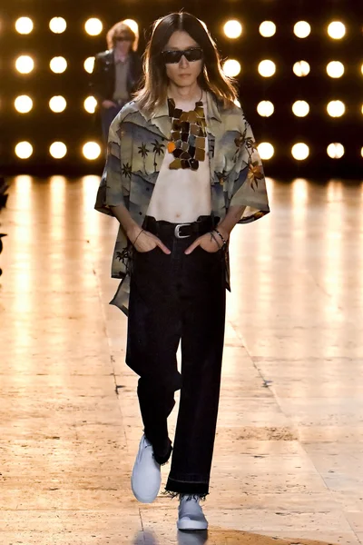 Look 50